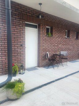 Ponúkam na dlhodobý prenájom novučičký apartmánový byt v nov