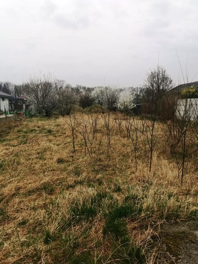 Ponúkame Vám na predaj pozemok vo výmere 1445m2. Na pozemku 