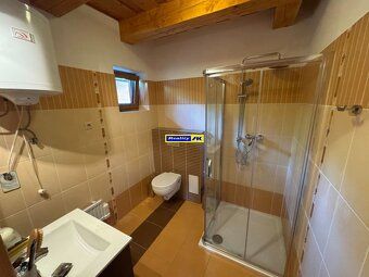 REKREAČNÁ ZRUBOVÁ CHATA V MALEBNEJ ZÁZRIVEJ S PANORAMATICKÝM