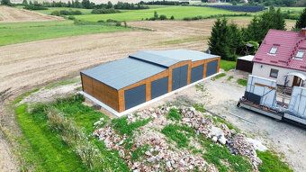 Predám plechovú garáž 22x9 Šírka: 22 m Dĺžka: 9 m Typ strech