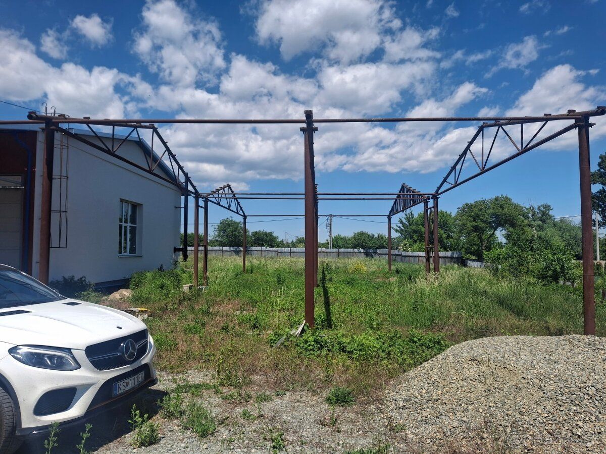 Ponúkam na predaj konštrukciu z haly. Rozmer 10x30.