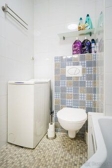 Ponúkam na predaj zariadený 2-izbový byt na Južnej triede. N