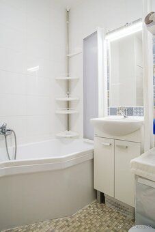 Ponúkam na predaj zariadený 2-izbový byt na Južnej triede. N