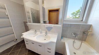 Ponúkame Vám momentálne 3-izbový byt (113 m²) s loggiou a po