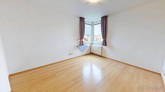 Ponúkame Vám momentálne 3-izbový byt (113 m²) s loggiou a po