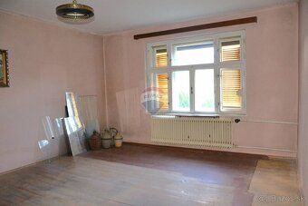 RK RE/MAX Vám ponúka na predaj jednopodlažný 3-izbový, podpi