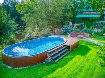 🌿 CHATA S BAZÉNOM POD LESOM | 670 m² POZEMOK | NOVÁ KELČA – 