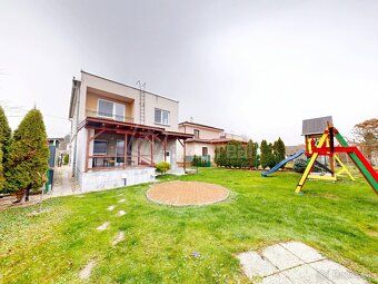 ZREKONŠTRUOVANÝ 5 IZBOVÝ RODINNÝ DOM S GARÁŽOU, KRYTÁ TERASA