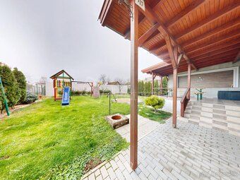 ZREKONŠTRUOVANÝ 5 IZBOVÝ RODINNÝ DOM S GARÁŽOU, KRYTÁ TERASA