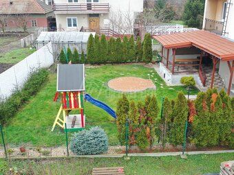 ZREKONŠTRUOVANÝ 5 IZBOVÝ RODINNÝ DOM S GARÁŽOU, KRYTÁ TERASA