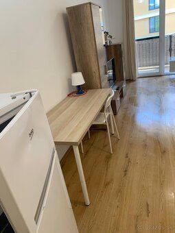 Prenajmem byt , Nový Ružinov 38 M2, balkón 4,5 M2 , parkovis