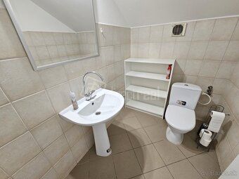 Priestor 126 m2 na prízemí - predajňa, ordinácia, kancelárie