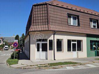 Priestor 126 m2 na prízemí - predajňa, ordinácia, kancelárie