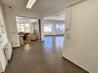 Priestor 126 m2 na prízemí - predajňa, ordinácia, kancelárie