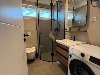 Typ: 3-izbový byt Ulica: Vir Obec: Vir
Moderný apartmán na p