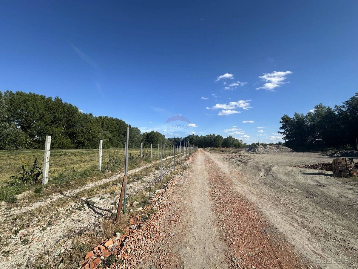 Predaj pozemku 1019 m2 Gabčíkovo
Realitná kancelária RE/MAX 