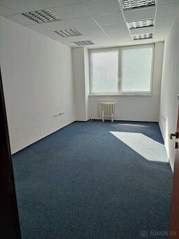 Kancelária:
- 3. poschodie (320+318) – 23,9m2. Priestor je z