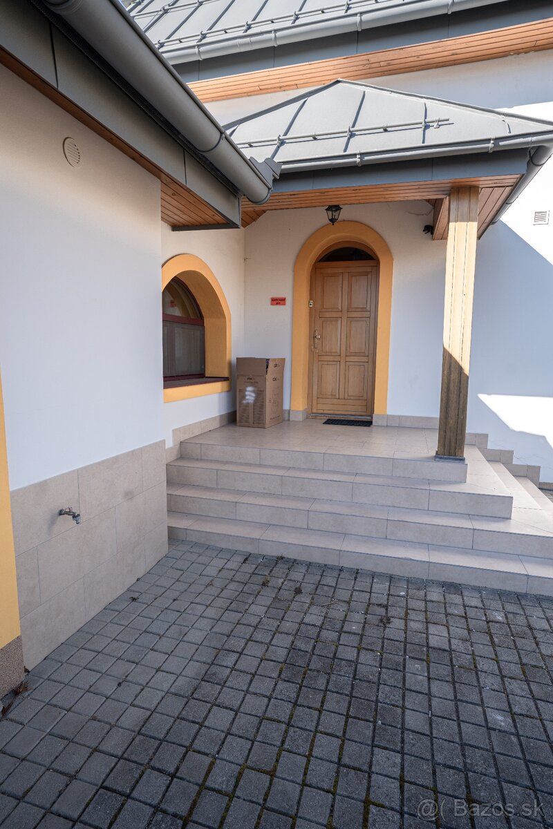 Ponúkam na prenájom miestnosť o výmere 22 m². Priestor je vh