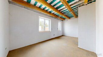 AVE estate ponúka na predaj 4 izbové rodinné domy v tichej l