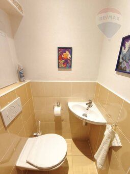 Ponúkam na predaj veľký, svetlý 3-izbový byt o výmere 84 m2,