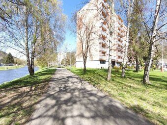 Ponúkam na predaj veľký, svetlý 3-izbový byt o výmere 84 m2,