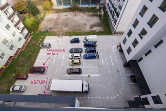Predávaný byt sa nachádza v obľúbenej lokalite ROVEŇ v Ružom