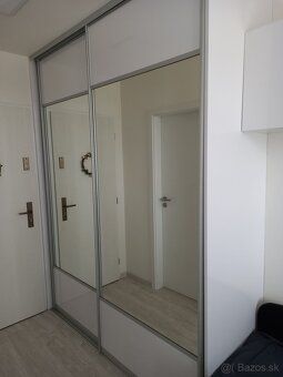 Ponúkame na prenájom menšiu, peknú garsónku s balkónom v nov