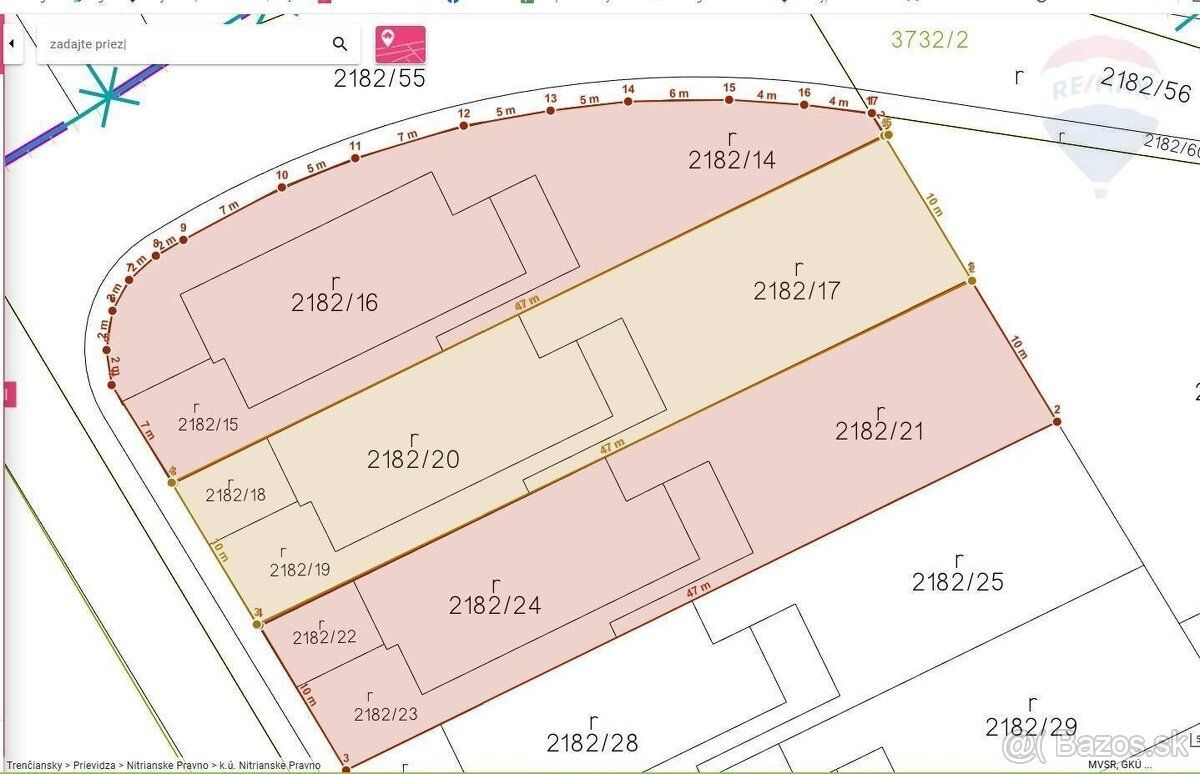 Ponúkame Vám na predaj tri slnečné rovinaté stavebné pozemky