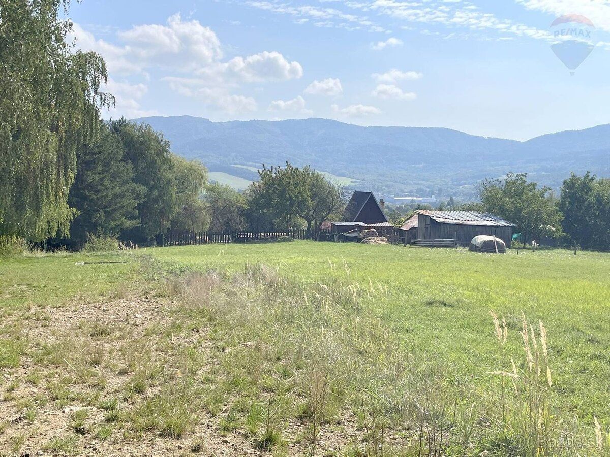 Ponúkame Vám na predaj rozľahlý, slnečný pozemok v tichej lo