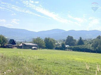 Ponúkame Vám na predaj rozľahlý, slnečný pozemok v tichej lo