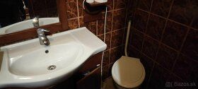 Ponúkame vám na predaj zrekonštruovaný rodinný dom, s dvoma 