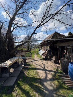 Predám tento dom s pekným rovným pozemkom s rozlohou 1143 m2