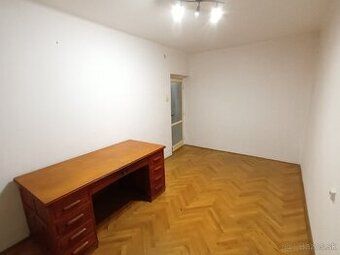 Ponúkam na predaj 3 izbový byt s balkónom v pôvodnom stave, 