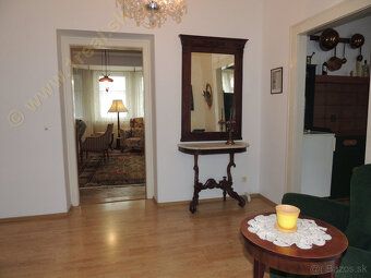 RODINNÝ DOM, BANSKÁ BYSTRICA, CENTRUM, 4 bytové jednotky, sú