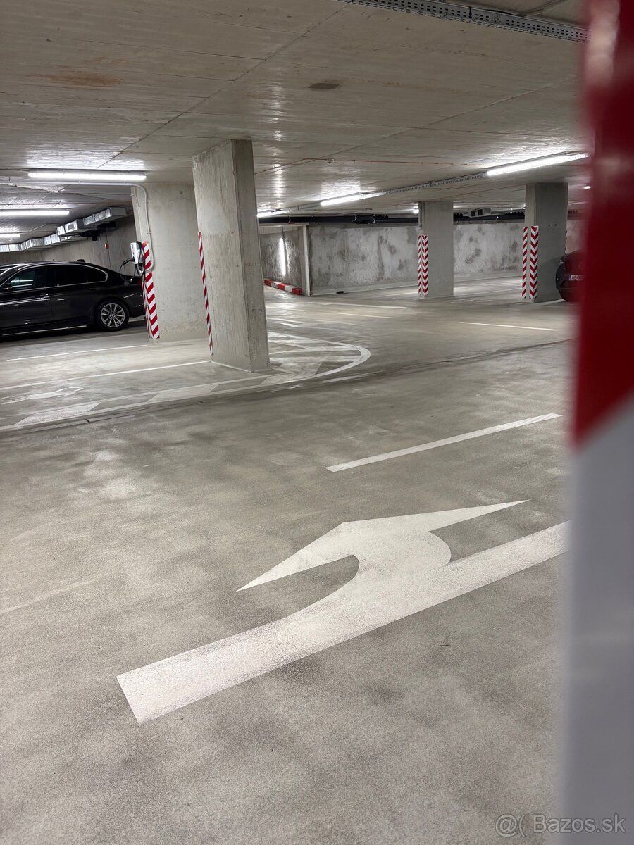 Ponúkam na prenájom parkovacie miesto v podzemnej garáži (mo