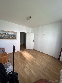 Grebeči real ponúka na predaj priestranný 3-izbový byt s bal