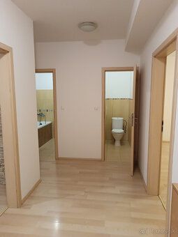 Prenajmem 2-izbový byt v centre mesta Skalica. Plocha bytu j