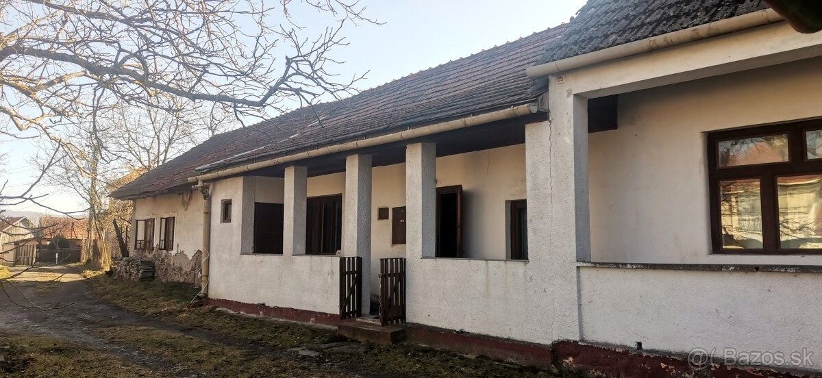 Ponúkame Vám na predaj dom v kľudnej časti Záhrb, Nová Baňa.