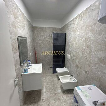 🏡 Moderný 2-izbový apartmán s výhľadom na more – Drač (Golem