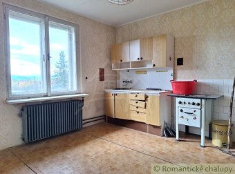 Rodinný dom je postavený na pozemku s rozlohou 2130m2. Pozem