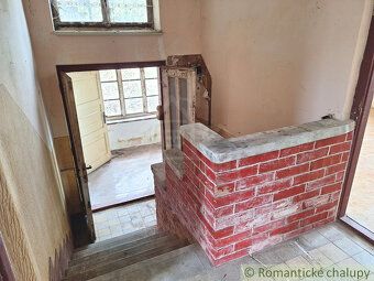 Rodinný dom je postavený na pozemku s rozlohou 2130m2. Pozem