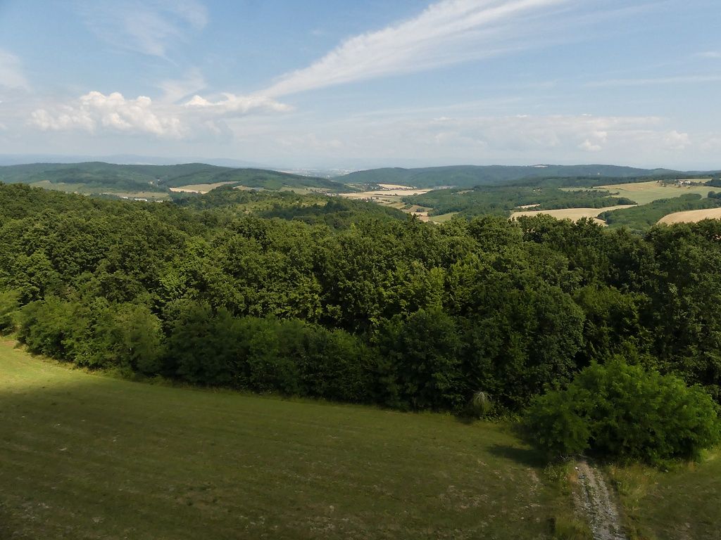 Hľadám malý pozemok (300 - 400 m2) vhodný na stavbu rekreačn