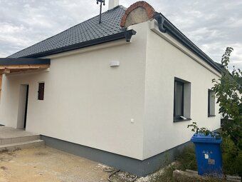 NA PREDAJ KOMPLETNE ZREKONŠTRUOVANÝ RODINNÝ DOM S VEĽKÝM POZ