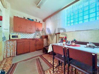 V centre obce Bátorove Kosihy ponúkame na predaj masívny rod