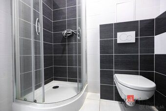 Ponúkame na prenájom moderný obchodný priestor s výmerou 18,