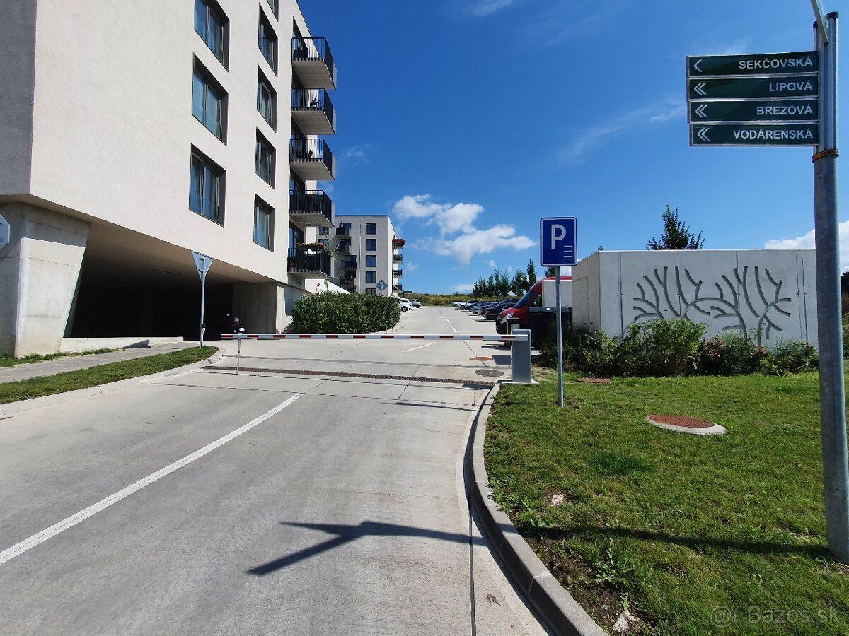 Ponúkam na prenájom vonkajšie parkovacie miesto v rezidencii