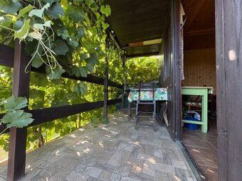 Ponúkame na predaj rozľahlý pozemok o výmere 3 815 m² nachád