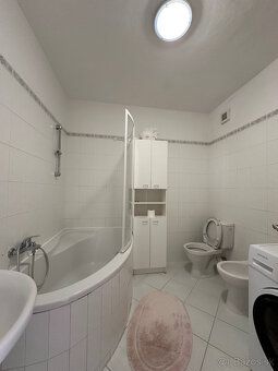 Typ: 4-izbový byt Ulica: Na Revíne Mestská časť: Kramáre Obe