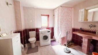 Ponúkame na predaj udržiavaný rodinný dom v obci Brežany, le