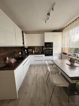 Ponúkame na predaj 1-izbový byt o výmere 45 m² v meste Barde